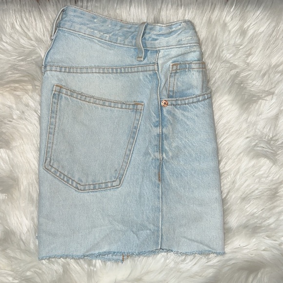Zara Light Wash High Waist Denim Cut Off Jean Shorts Size 2 - Picture 3 of 6
